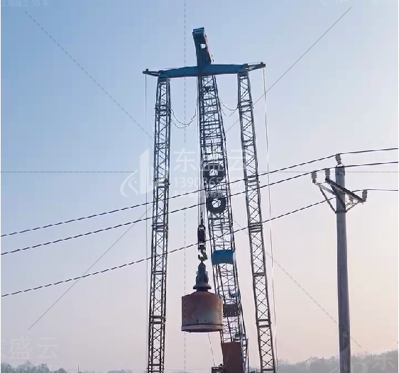 荆门强夯项目位于洋丰大道，东盛云公司现场施工图，及班子成员。